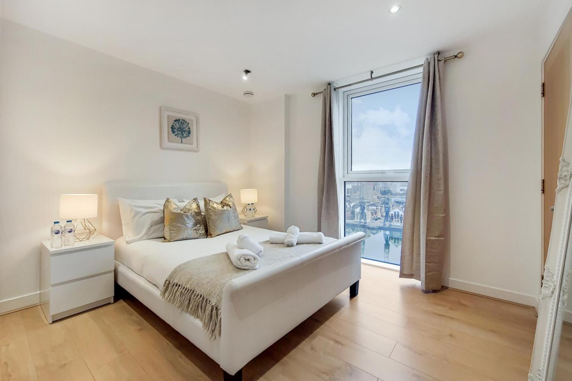Deluxe Two Bed Apartment With River & City View London Exterior photo
