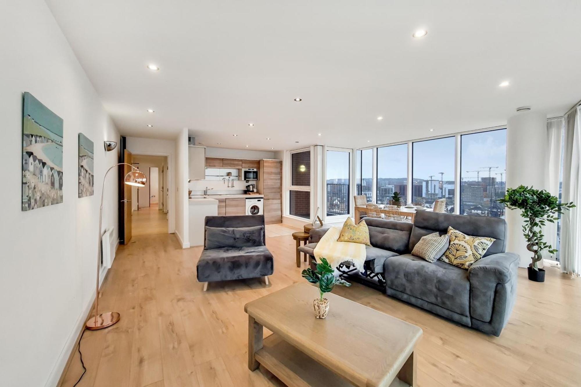 Deluxe Two Bed Apartment With River & City View London Exterior photo