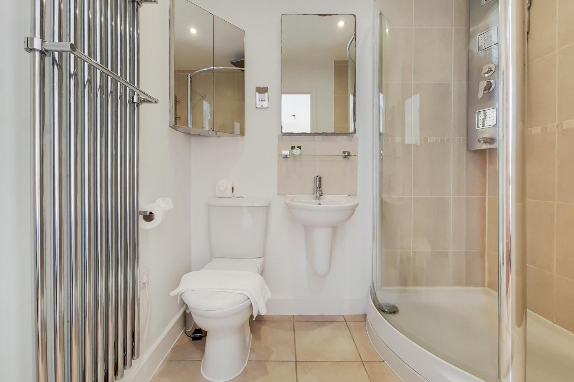 Deluxe Two Bed Apartment With River & City View London Exterior photo